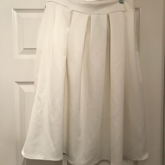 White Polyester Pleated Dress Skirt - Picture 2 of 8